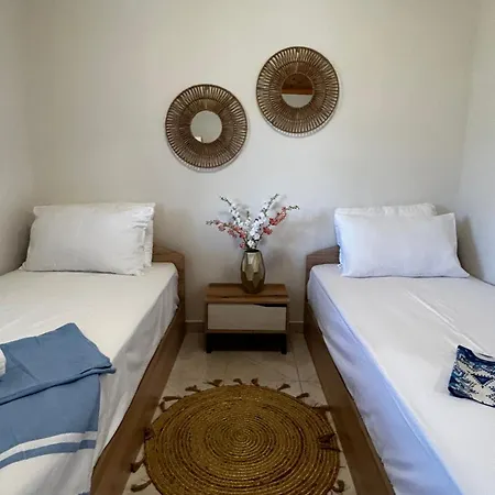 Small Paradise Perfect Hospitality *