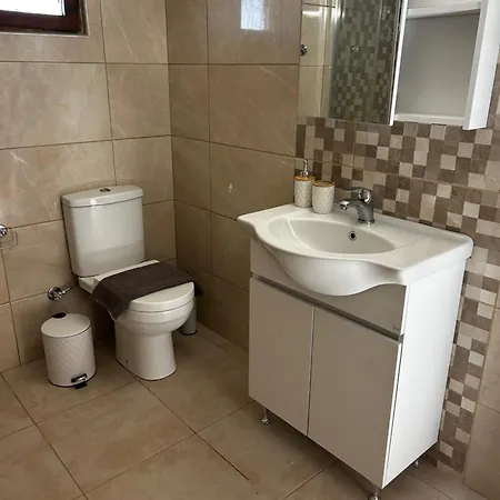 Small Paradise Perfect Hospitality بيت للعطل نيا إيراكليا