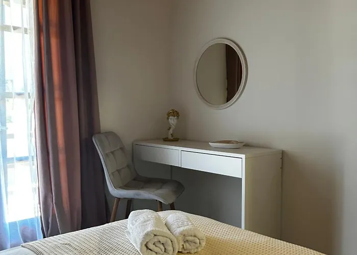 Small Paradise Perfect Hospitality 펜션 네아 이라클리아